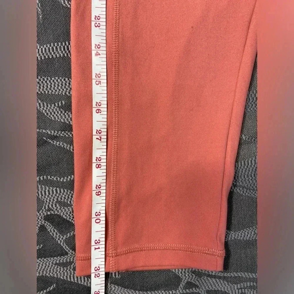 Danskin- Women's Reflective Capri Legging- High-Rise- Wide Waistband. - Picture 4 of 9